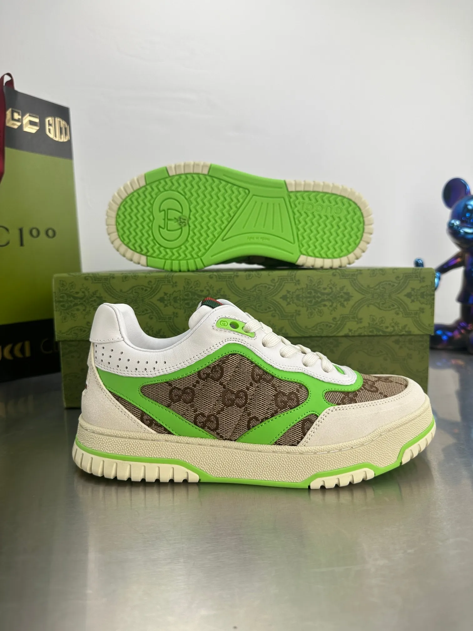 👟👟Ex-factory price 600👟👟 Gucci's latest hot-selling series of high and low-cut distressed couple's sneakers are shipped. The original version is purchased, developed and manufactured. This high-low top sneaker adopts a basketball-style silhouette design, cleverly integrated with hollow panels and distressed effects, showing its unique ingenuity. The ingenuity incorporates brand logo details such as interlocking Double G styling accessories and Gucci lettering, a low-key tribute to the brand's design heritage. Exquisite packaging at the delivery counter 🛍📦 ▪️ Fabric: Original customized imported first-layer cowhide ▪️ Inner lining: Imported first-layer cowhide ▪️ Sole: Original molded TPU sole ▪️ Sole thickness: 3cm ▪️ Size: 35-46 (Male 38 46 customized)